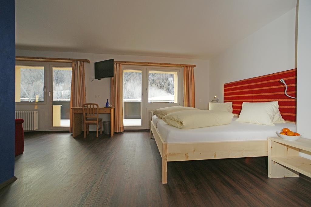 Hotel Al Rom Tschierv Exterior photo